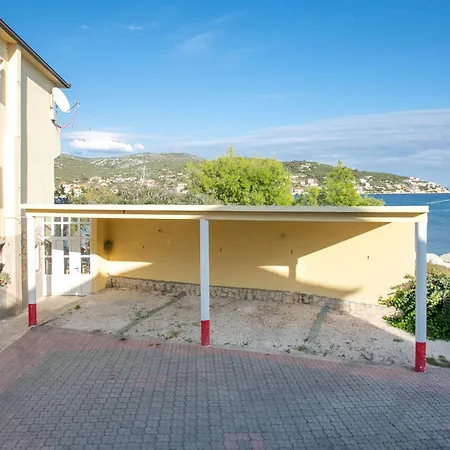 Apartamento Tiho Ii *